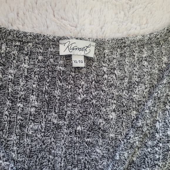 Twist Design Women's Top - Size XL - Picture 3 of 4